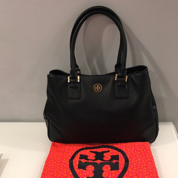Tory Burch Handbags - Tory Burch Robinson East West Tote